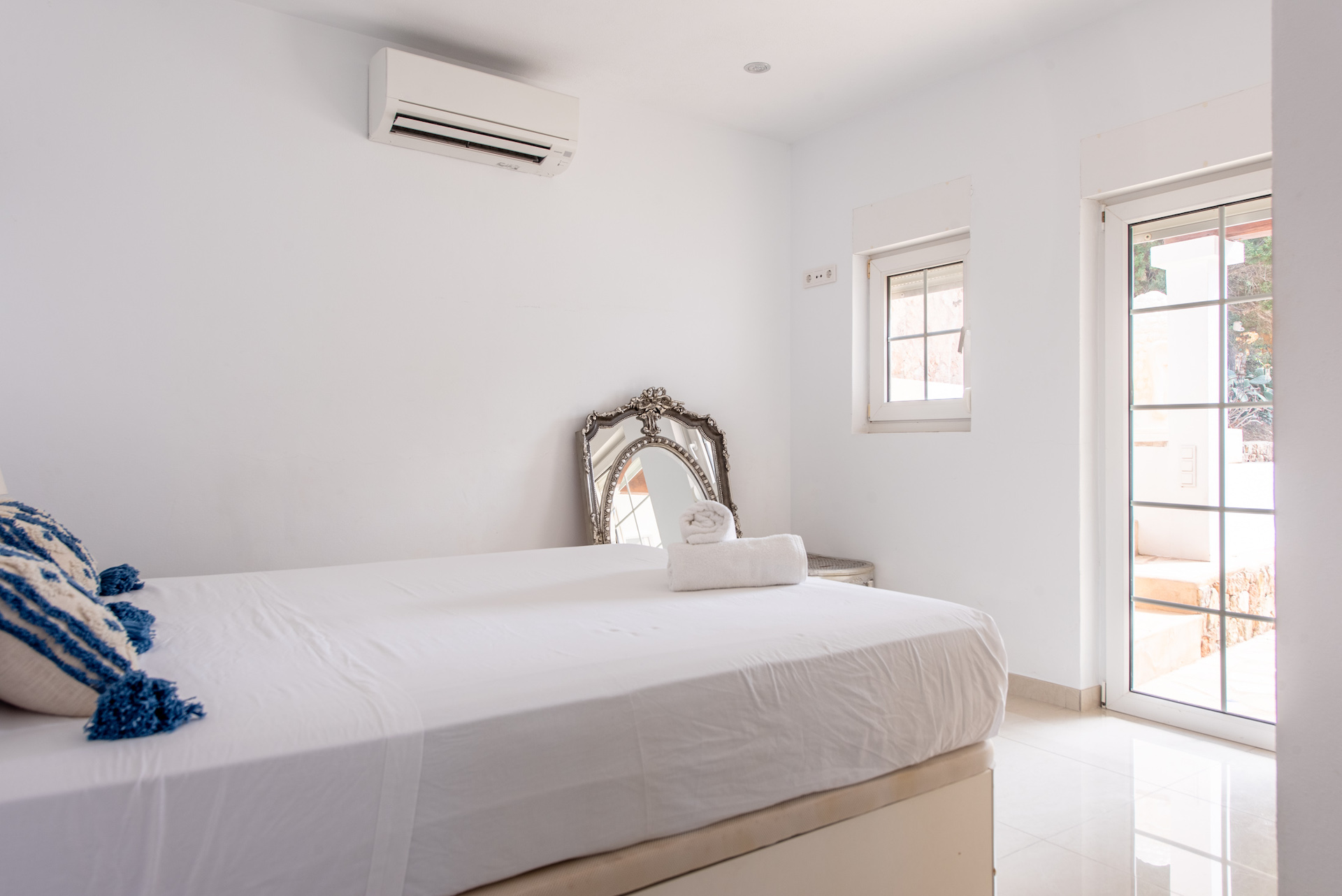 Resa estates Ibiza san Jose te koop villa main bedroom 1.jpg